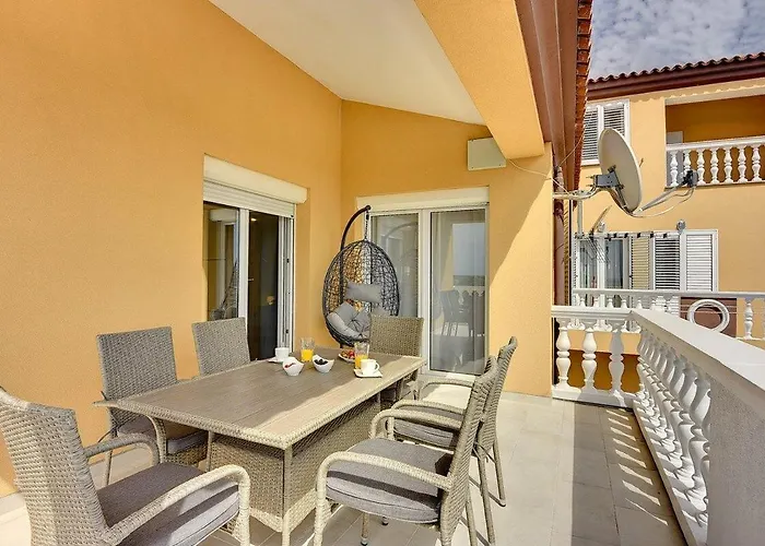 Sunset Apartment *