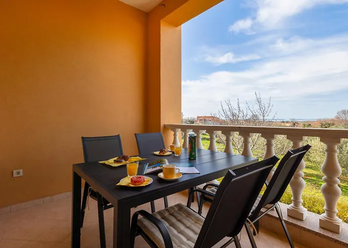 Sunset Apartment *