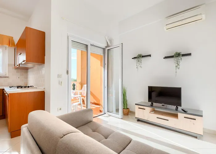 Sunset Apartment *